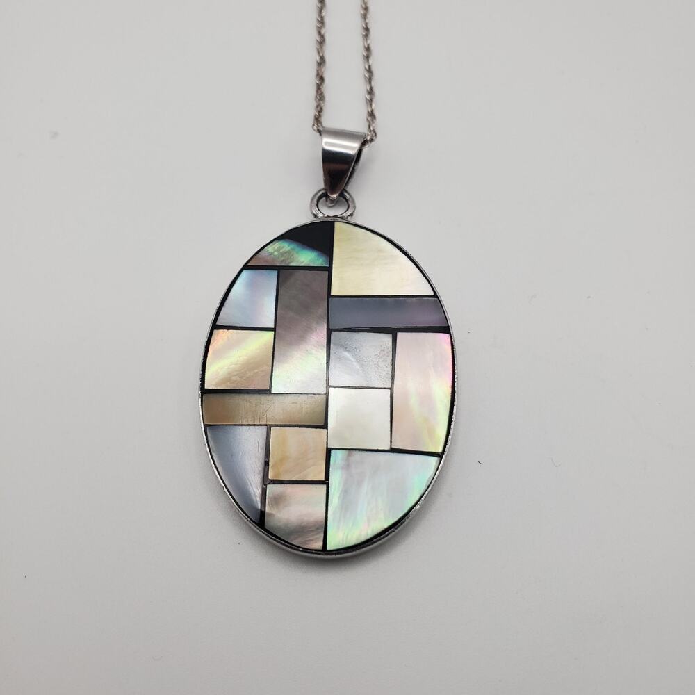 Beautiful 925 Sterling Silver 16" Oval Shell Pendant Chain Necklace